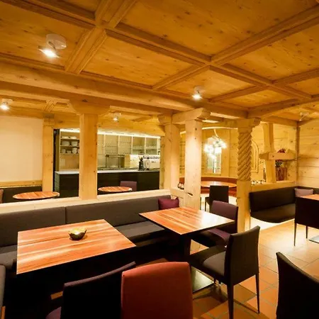 Gasthaus Marktplatz فندق هيريساو